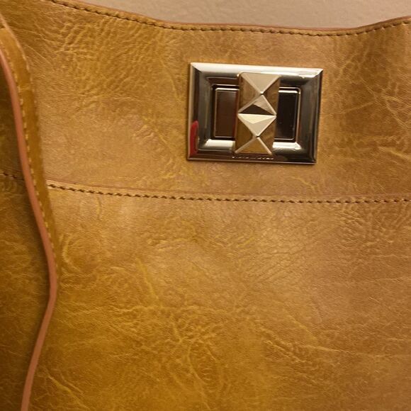 NWT Steve Madden (bingrid) Saddle Crossbody - Chestnut - Picture 4 of 15